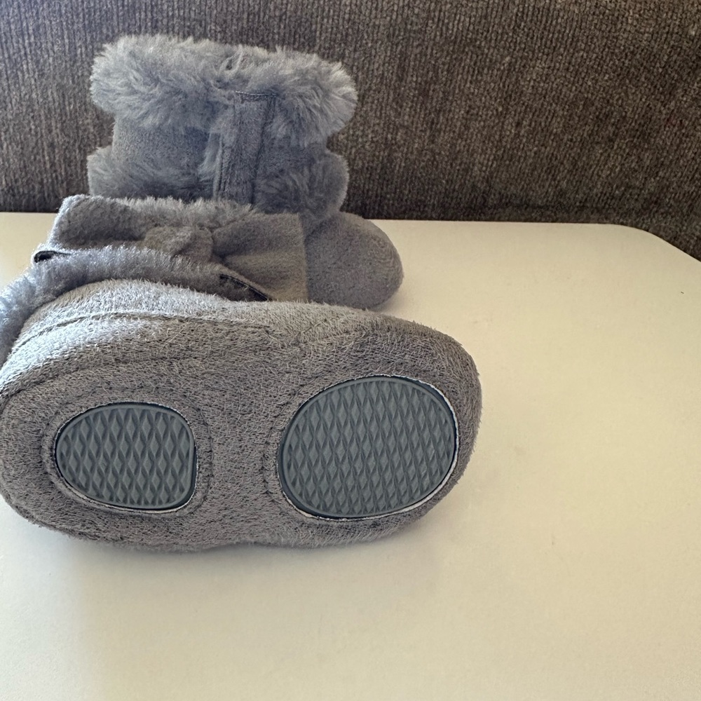 Newborn winter booties
